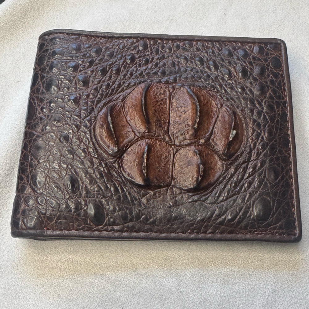 Men's Brown Crocodile-Embossed Leather Wallet